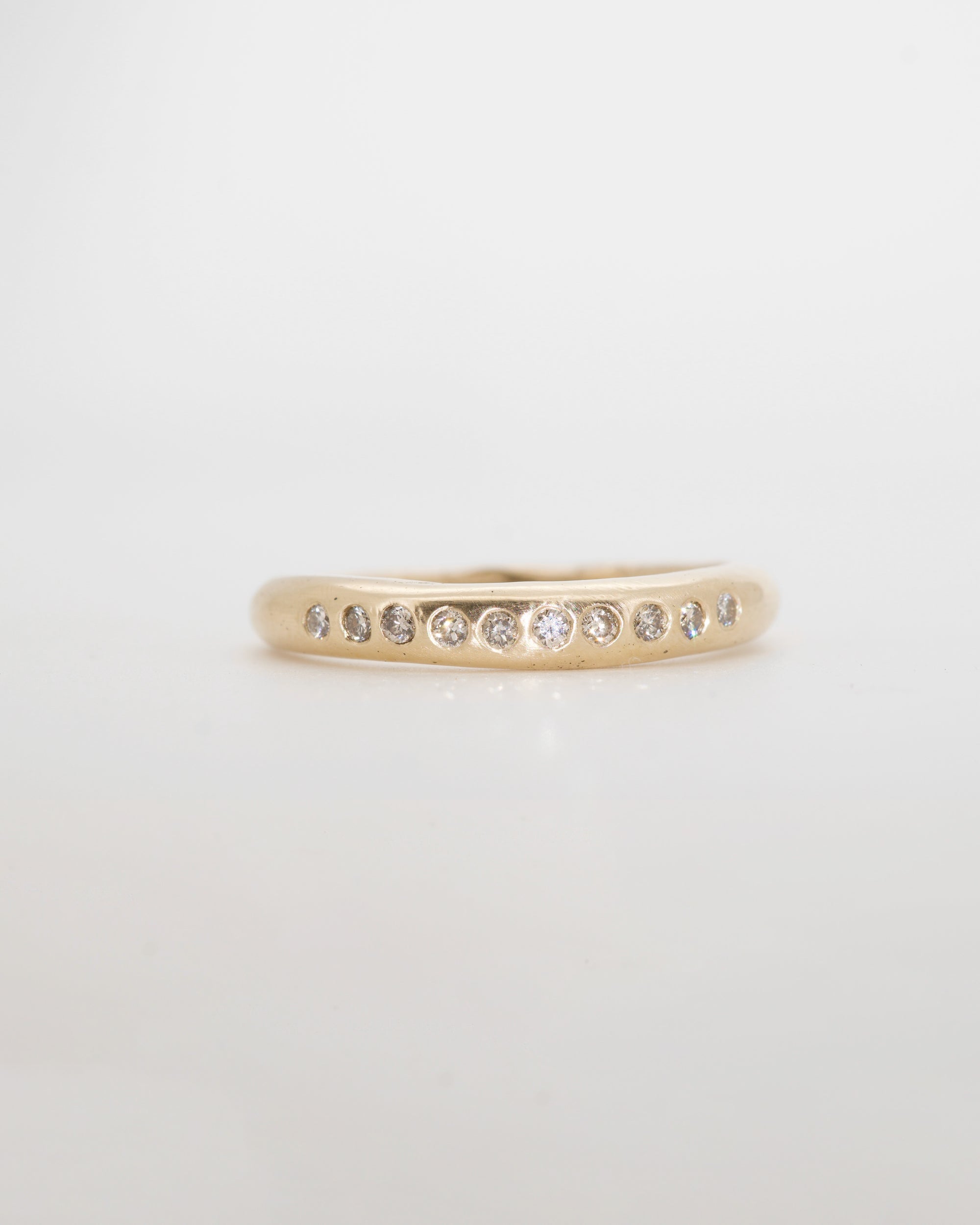 Solid 9ct gold slender Nuque + champagne diamonds