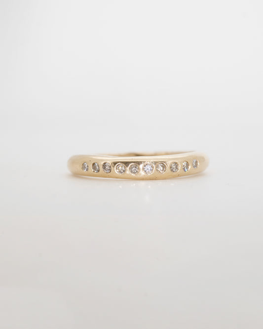 Solid 9ct gold slender Nuque + champagne diamonds