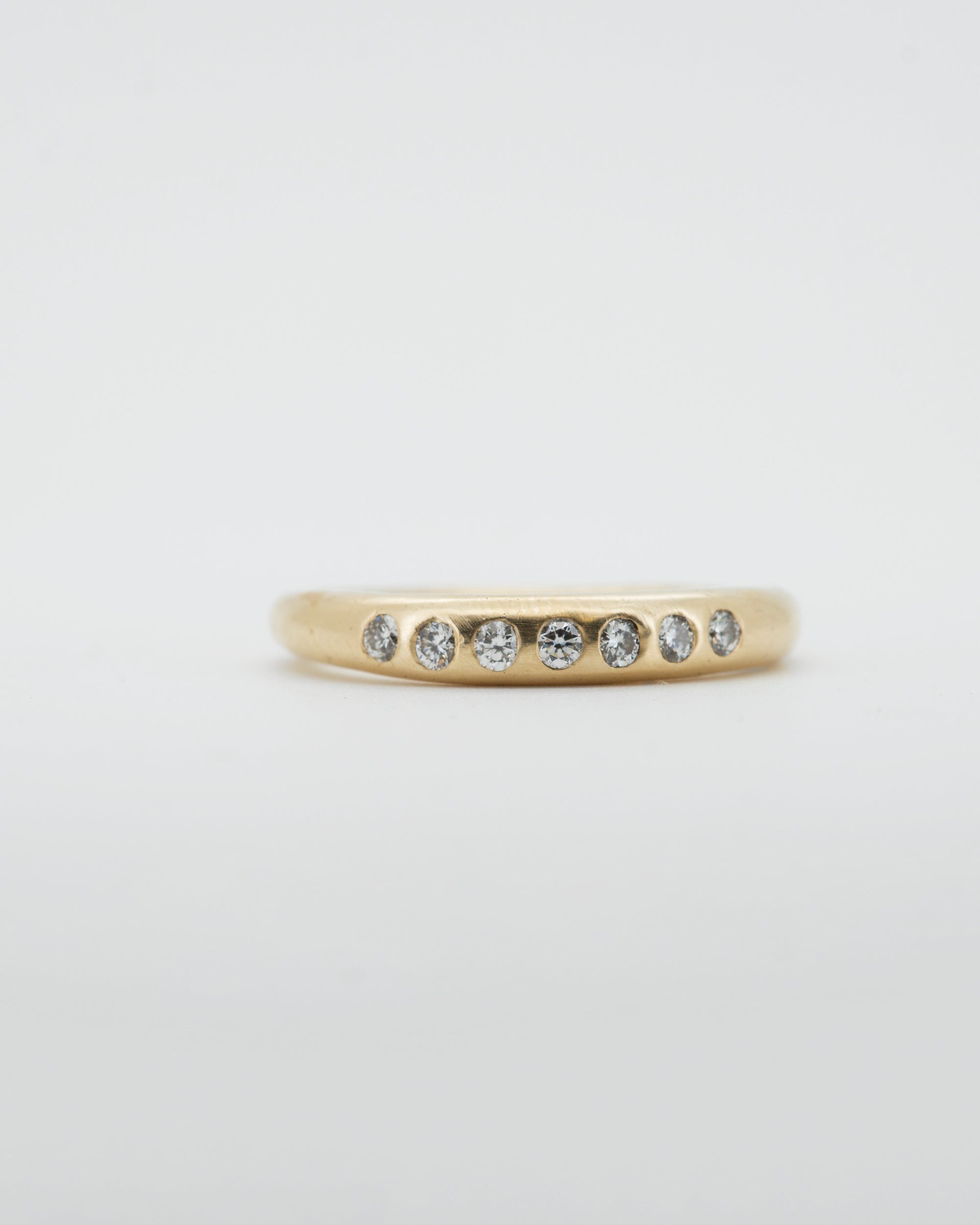 Solid 9ct gold slender Nuque + white diamonds