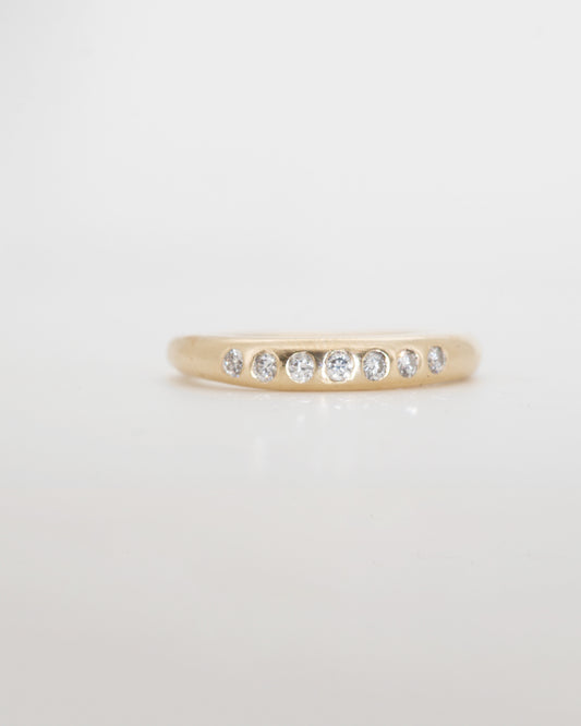 Solid 9ct gold slender Nuque + white diamonds