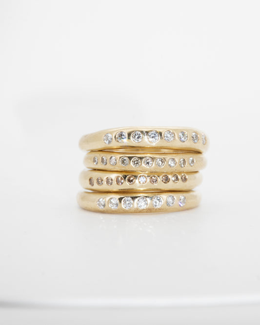 Solid 9ct gold slender Nuque + white diamonds