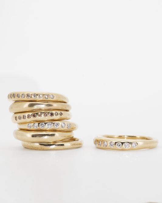 Solid 9ct gold slender Nuque + champagne diamonds