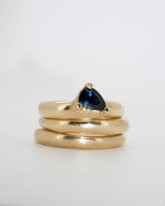 Pear Sapphire + 9ct yellow gold