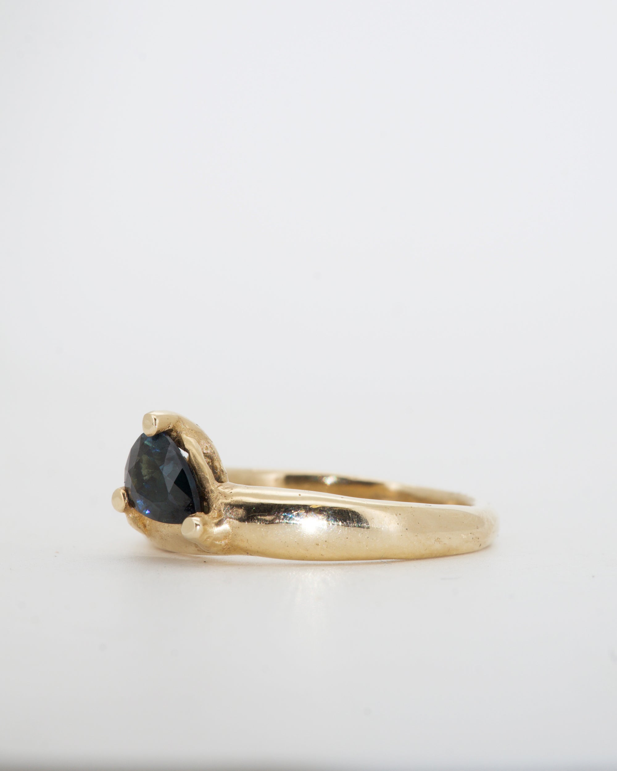 Pear Sapphire + 9ct yellow gold