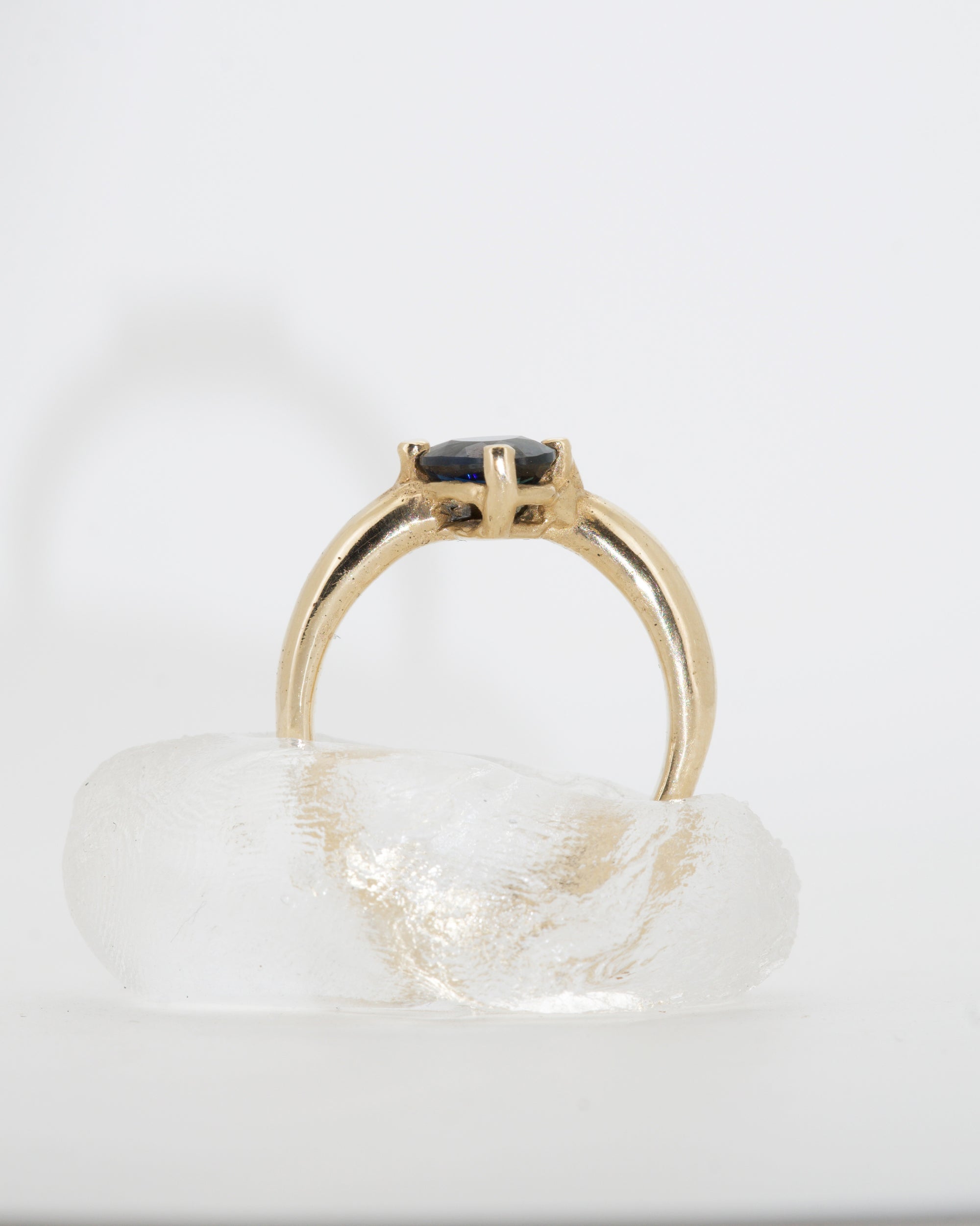 Pear Sapphire + 9ct yellow gold