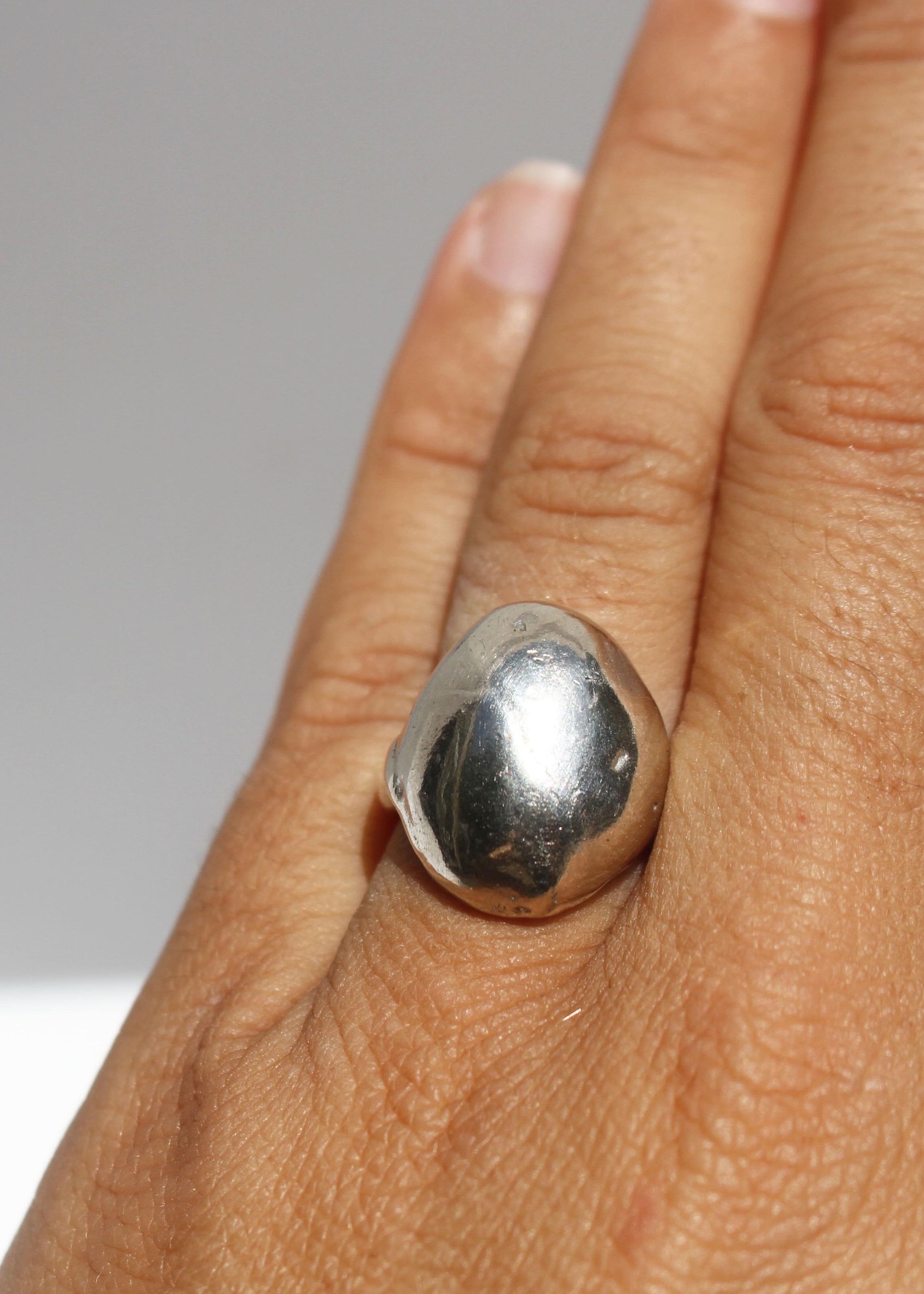 Egg ring - solid white gold